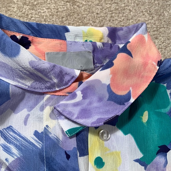 Short Sleeve Floral Blouse - Picture 3 of 7